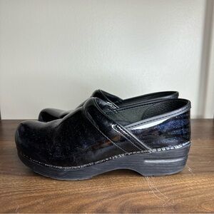 Dansko Black Blue Patent Leather Clogs Sz 39